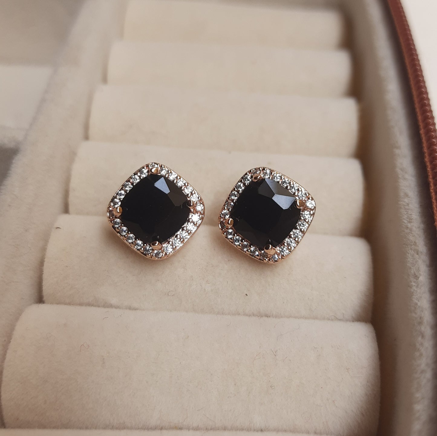 SARAH kante Set (Black)