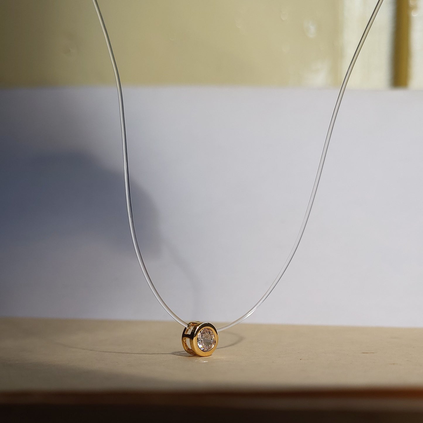 Transparent pendent chain (circle)