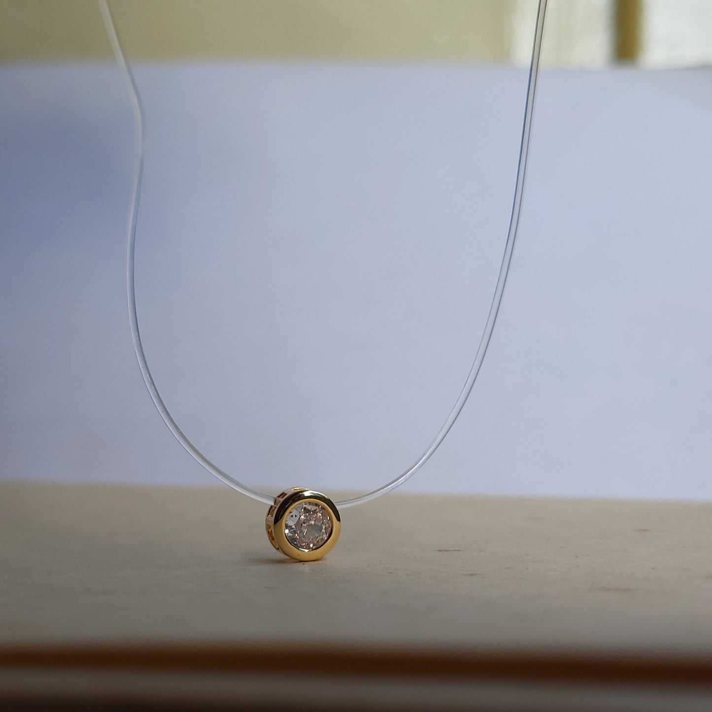 Transparent pendent chain (circle)