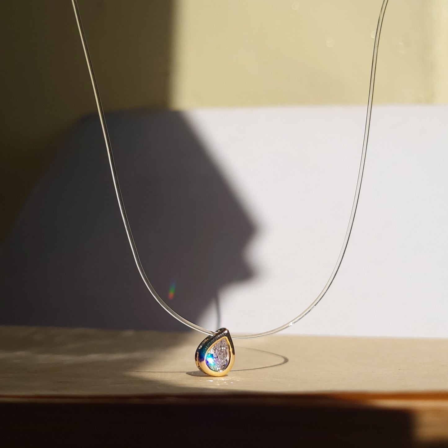 Transparent pendent chain (Drop)