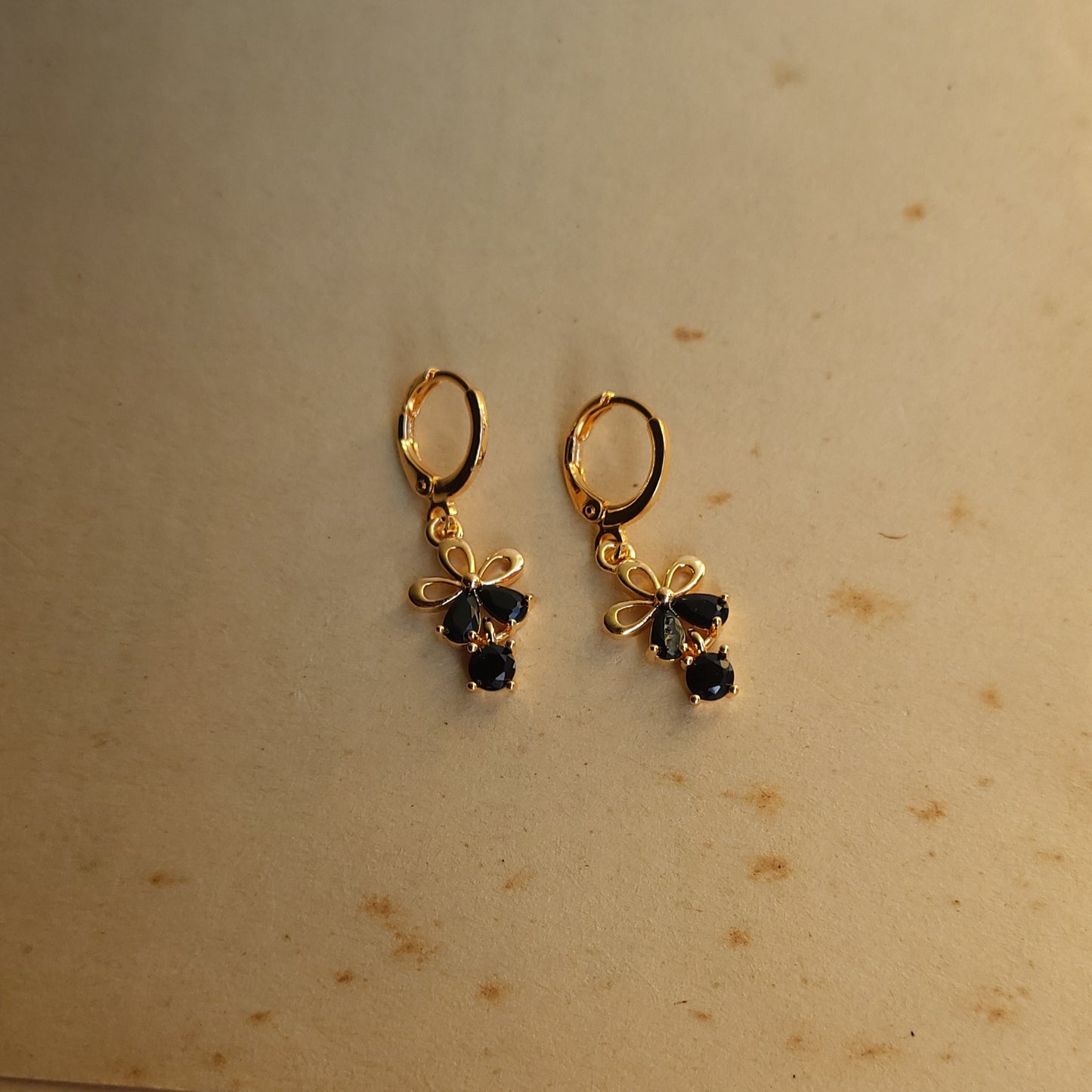 Pollen Huggie Hoops