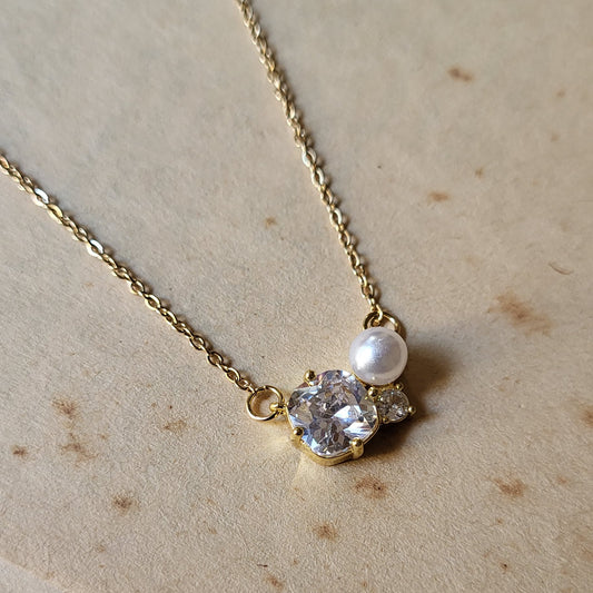 Diva pearl pendent chain