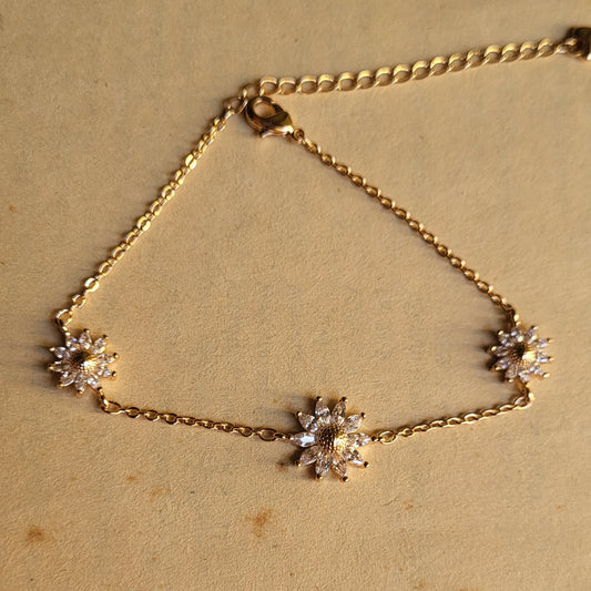 FLEUR dainty bracelet