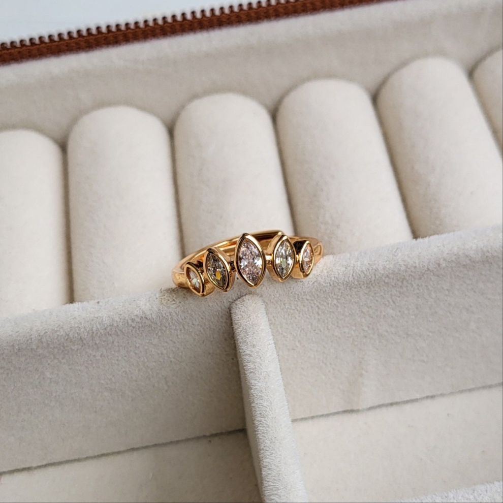 Diya ring