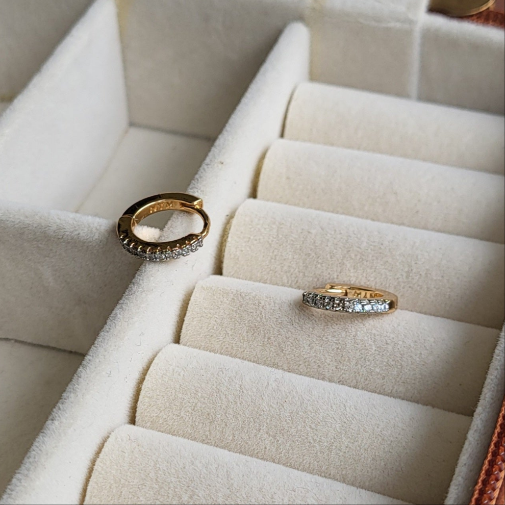Dual tone hoops