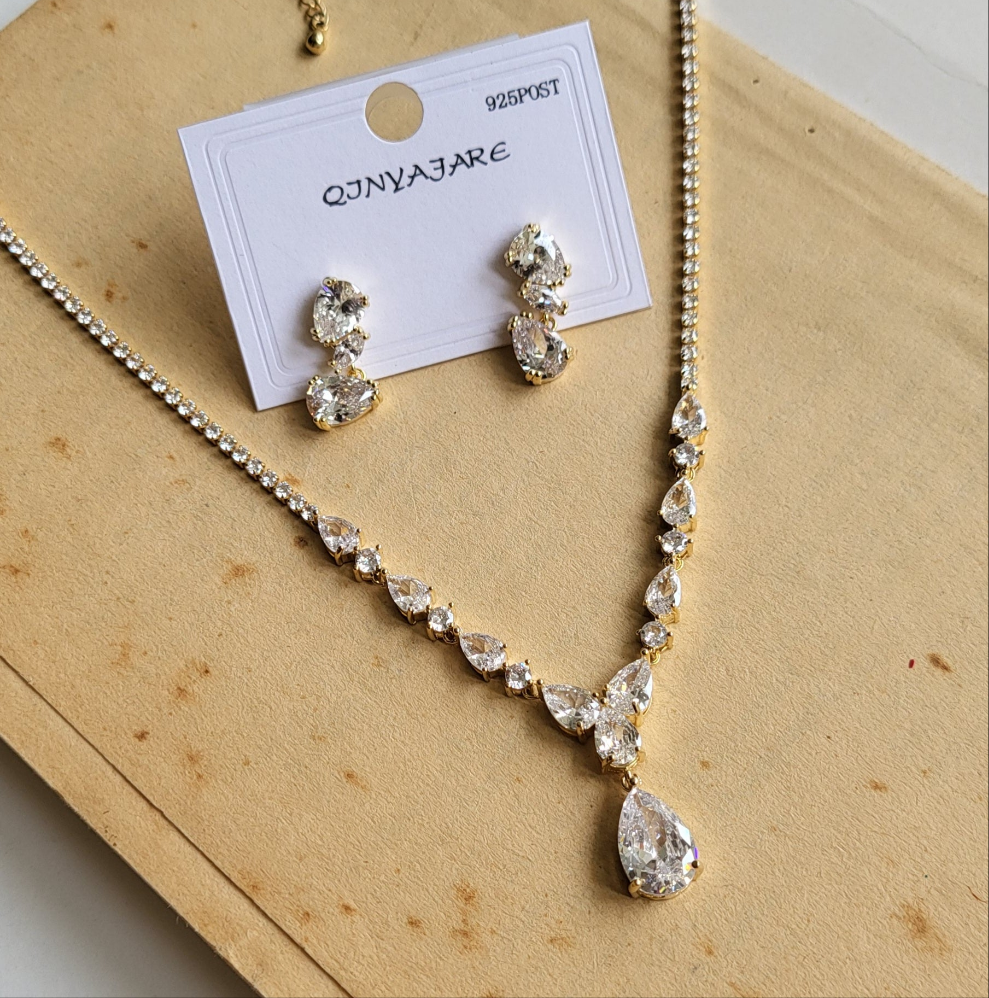 Droplet necklace