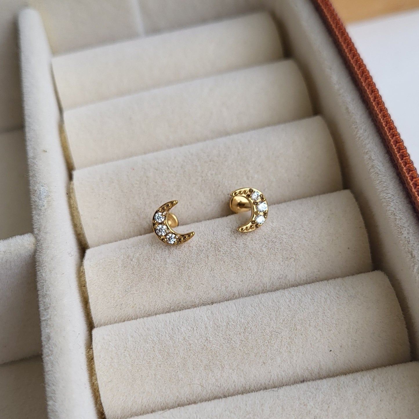 Moon flat screwback studs