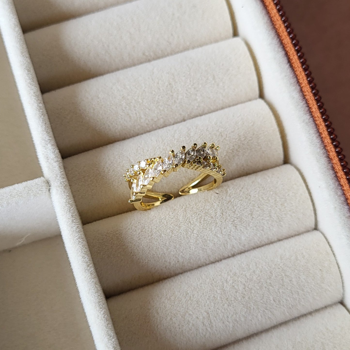 Willow finger ring