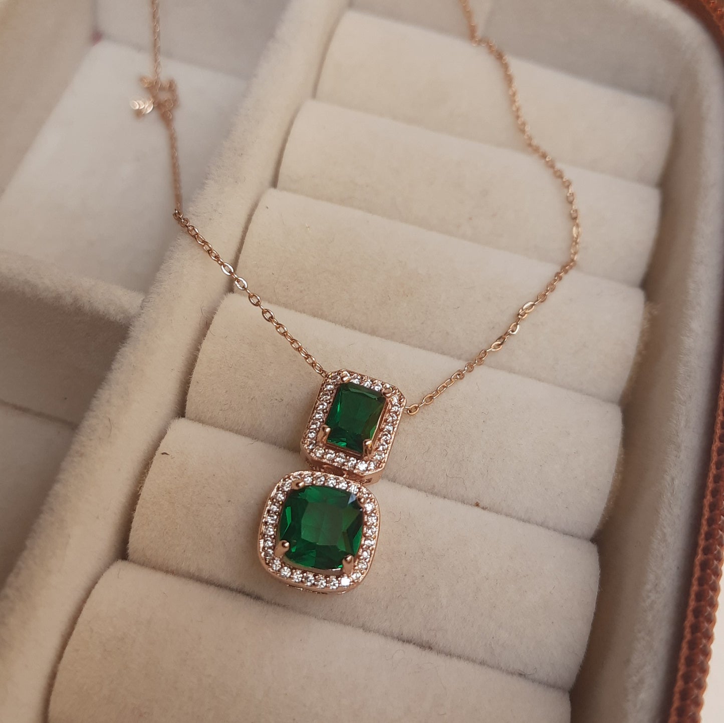 CLAUDIA Pendant set (Emerald green)