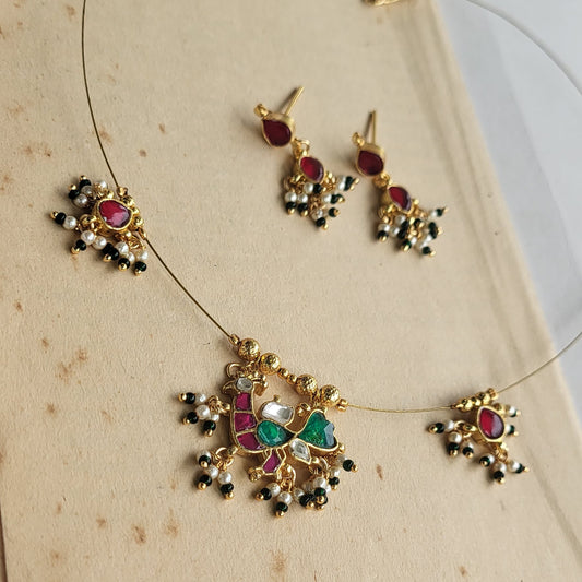 Peacock invisible necklace (Ruby)