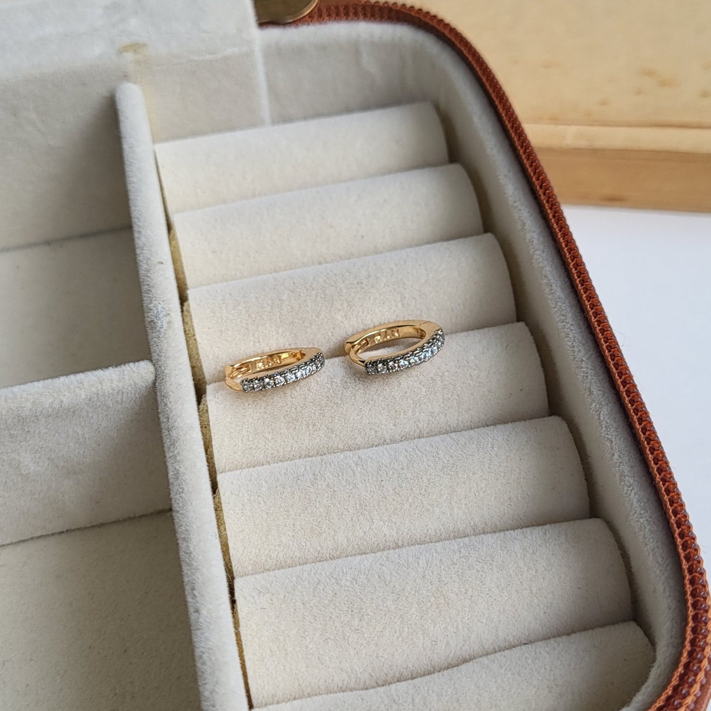 Dual tone hoops