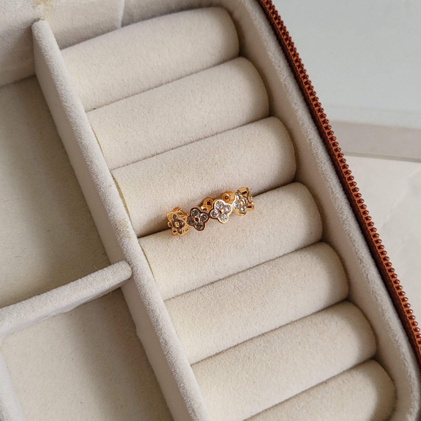 Clover ring