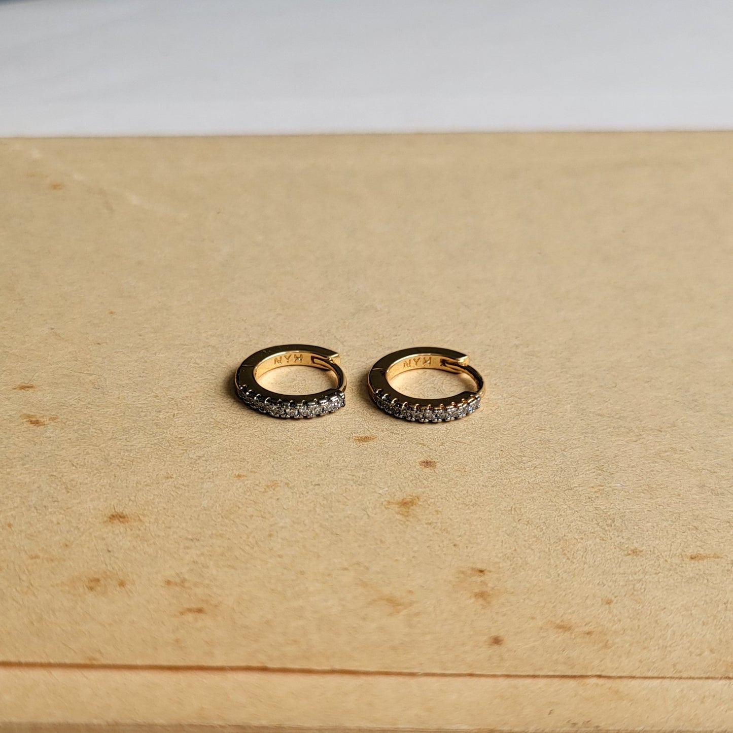 Dual tone hoops