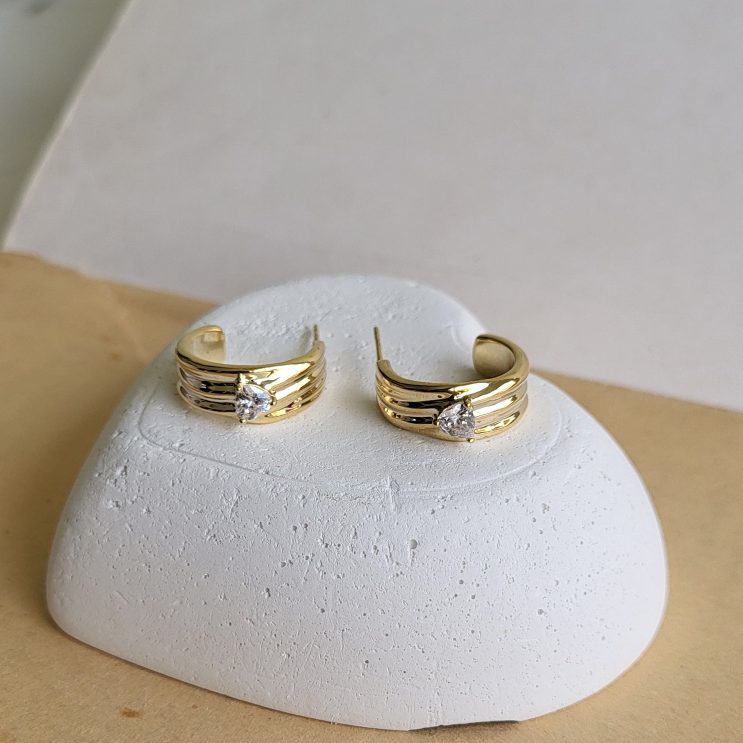 Sona hoop studs