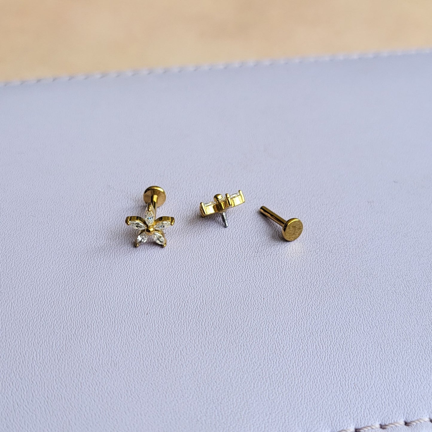 Fleur mini studs (flat screwback)
