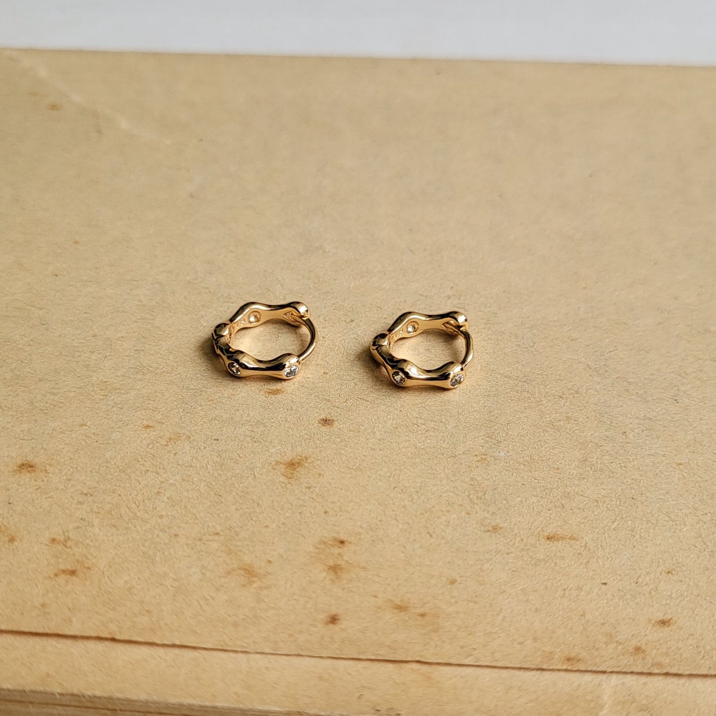 Avika hoops