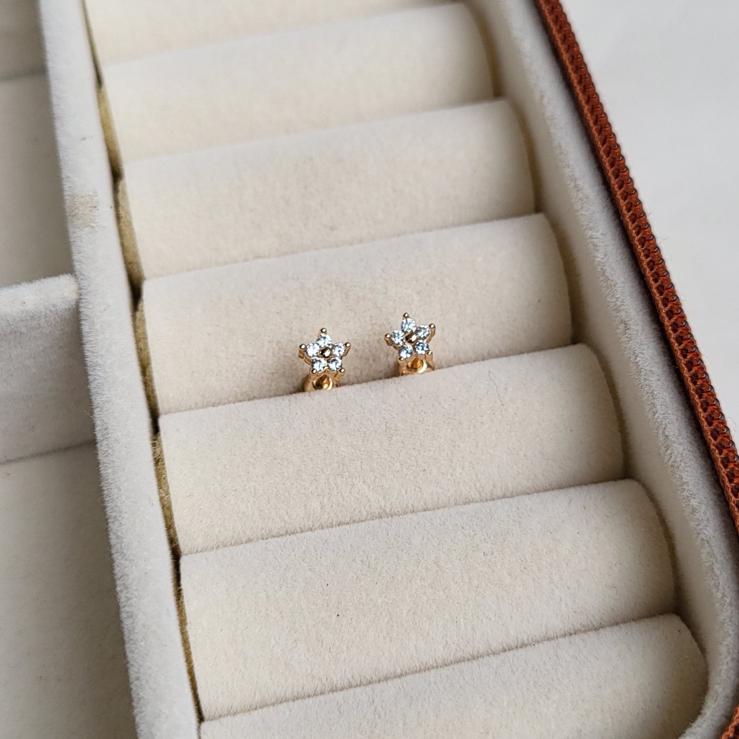 Star mini studs(ball screwback)