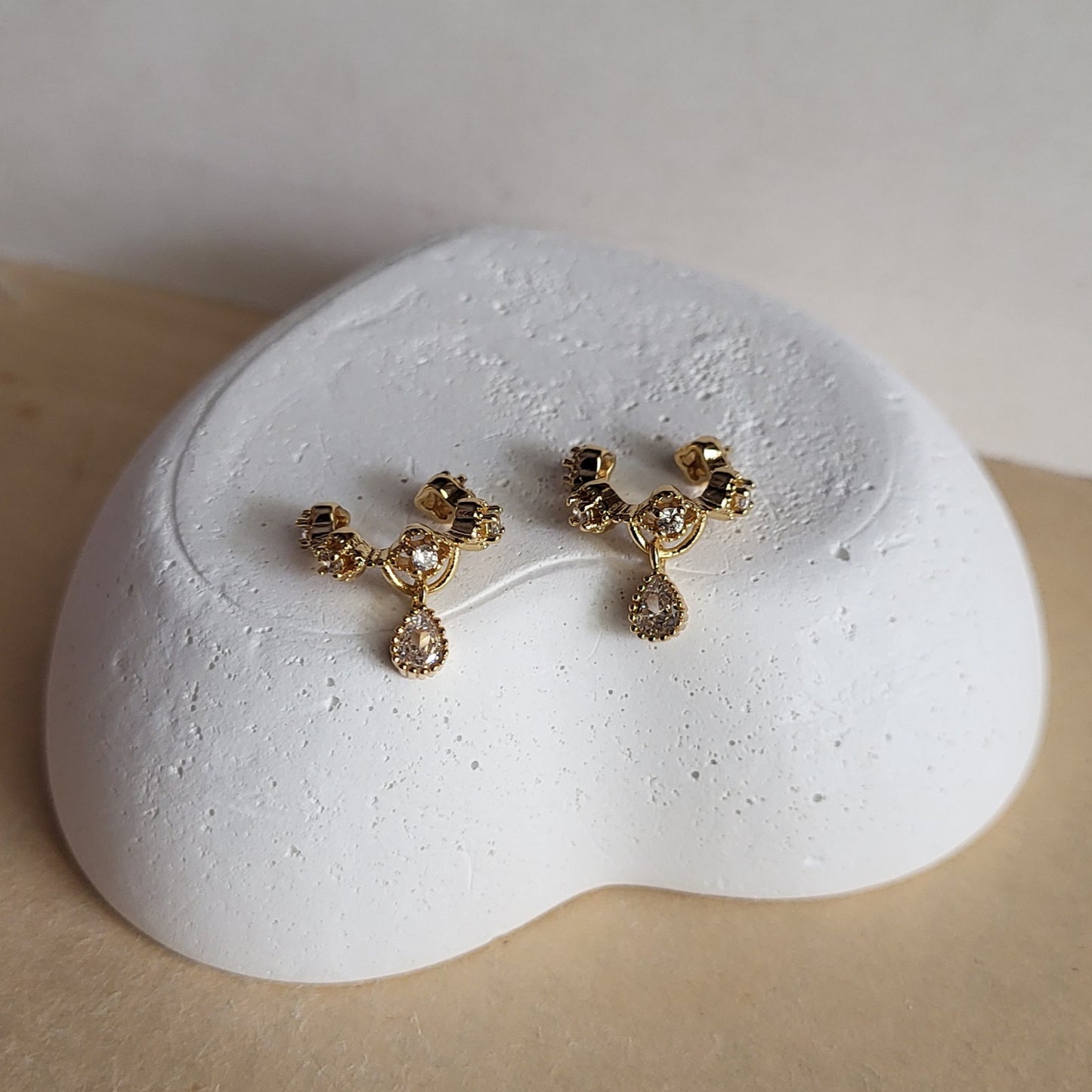 Clover drop earclips (Pair)