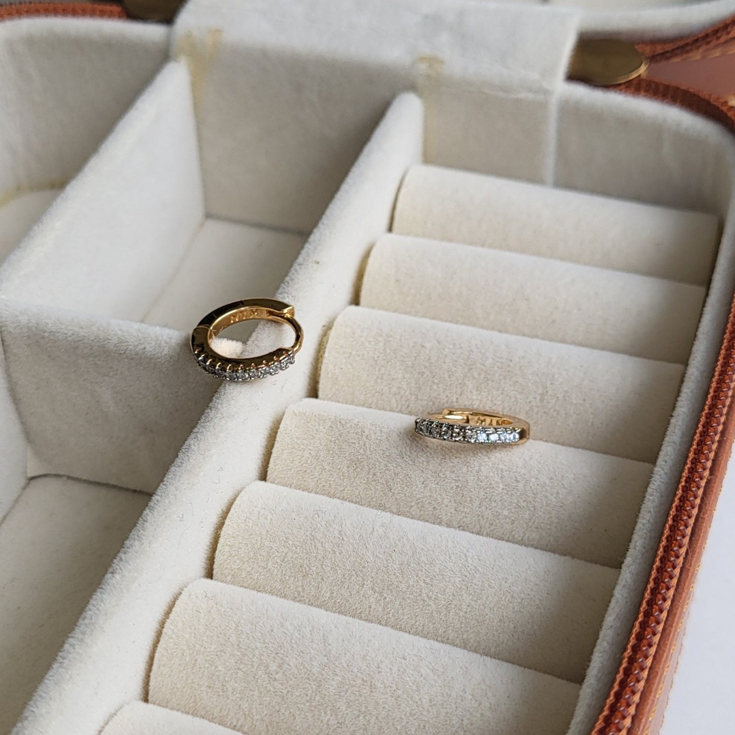 Dual tone hoops