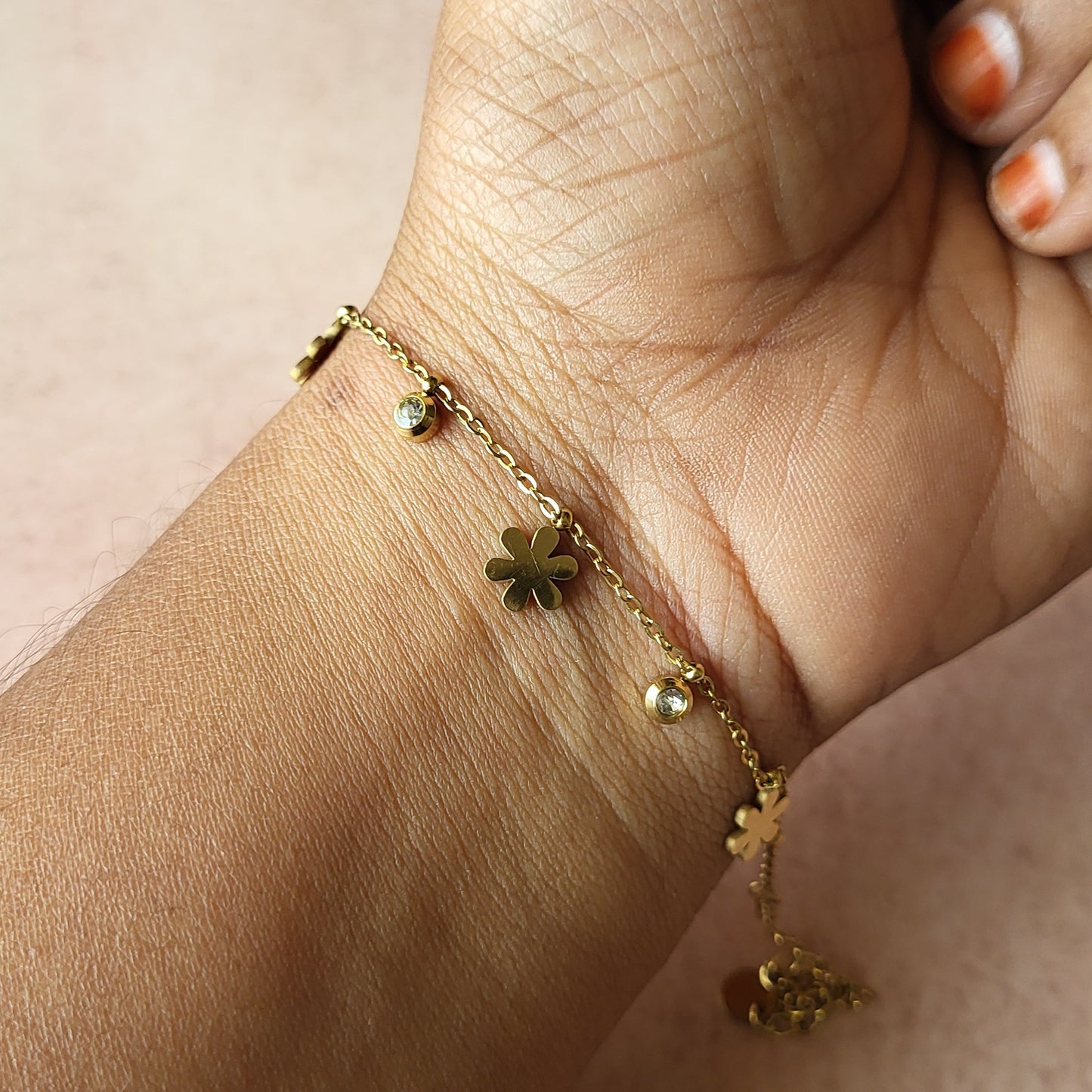 Flower charms bracelet