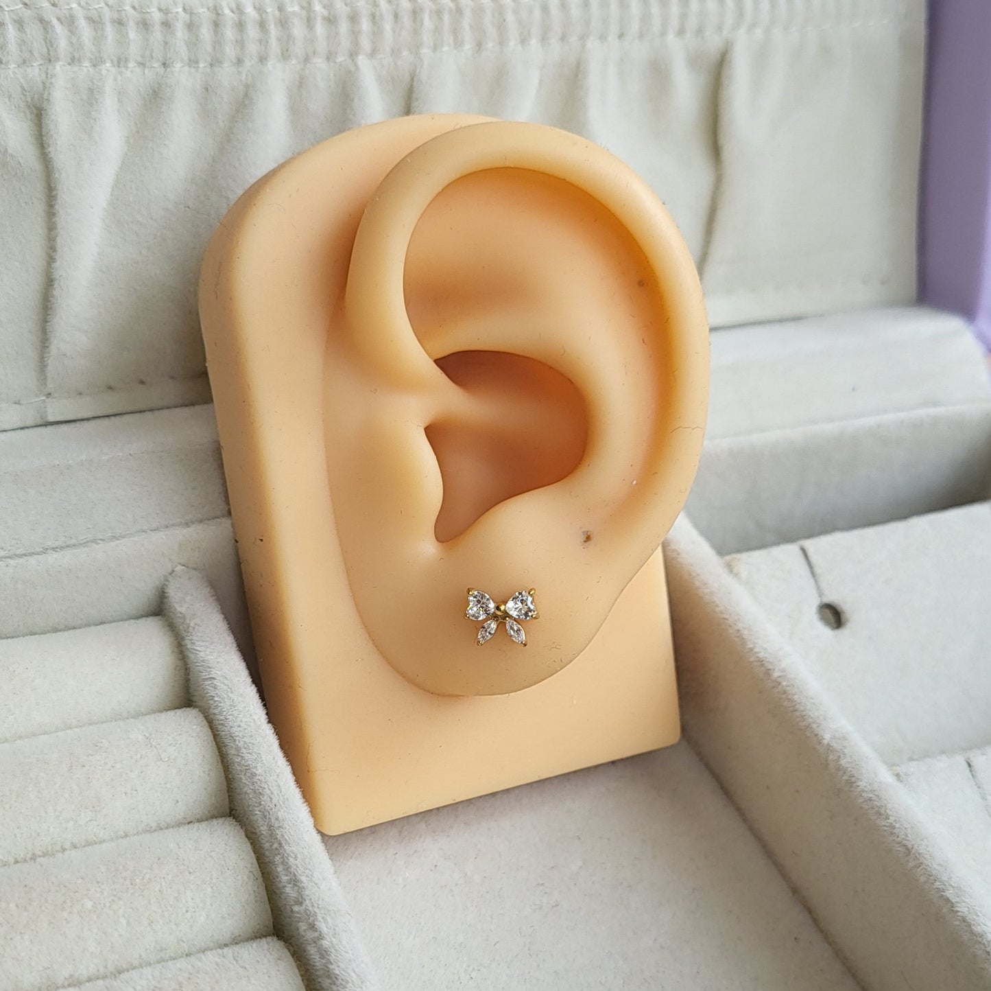 Bow studs (flat screwback)
