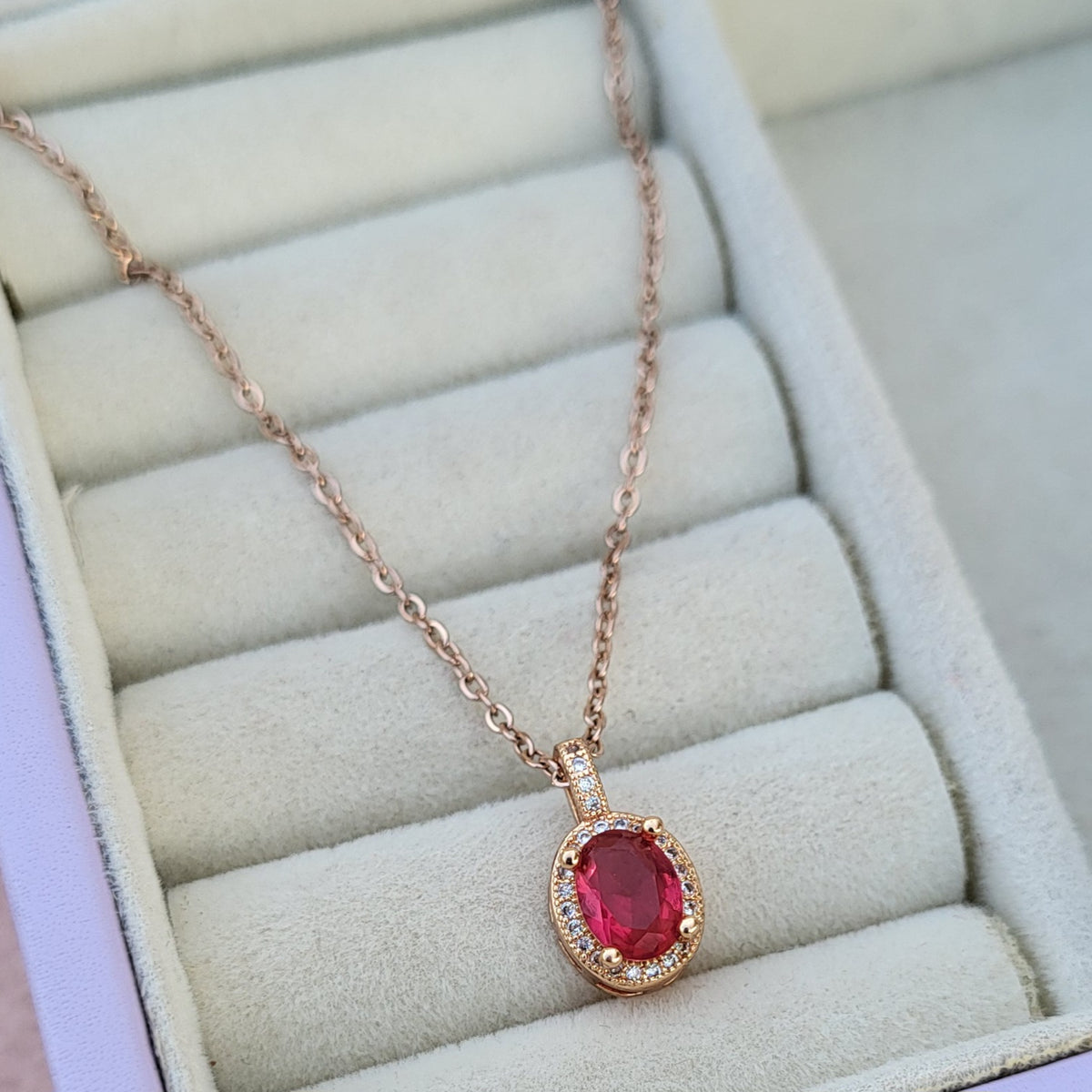 Aurora pendant chain