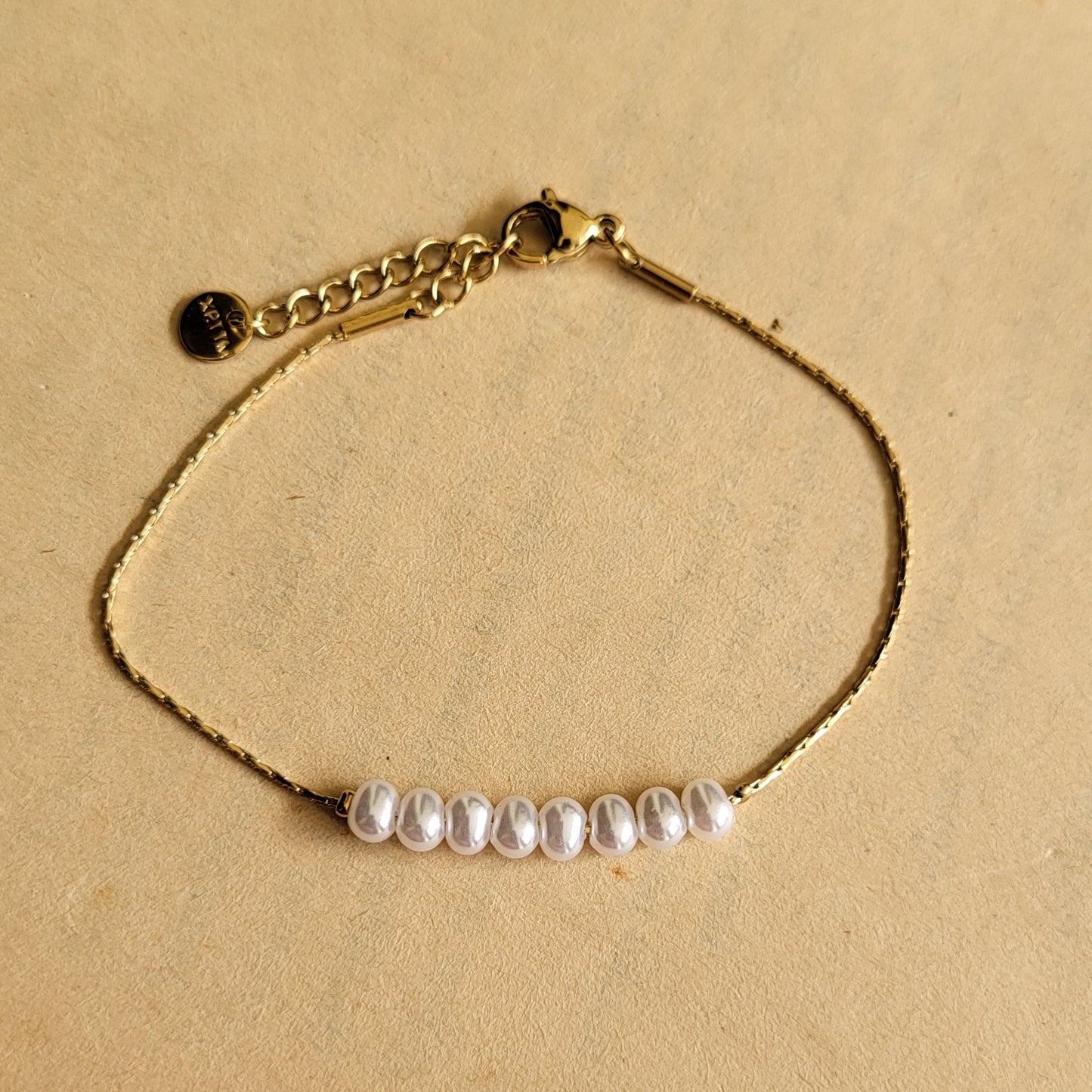 Pearl bracelet (Navya)