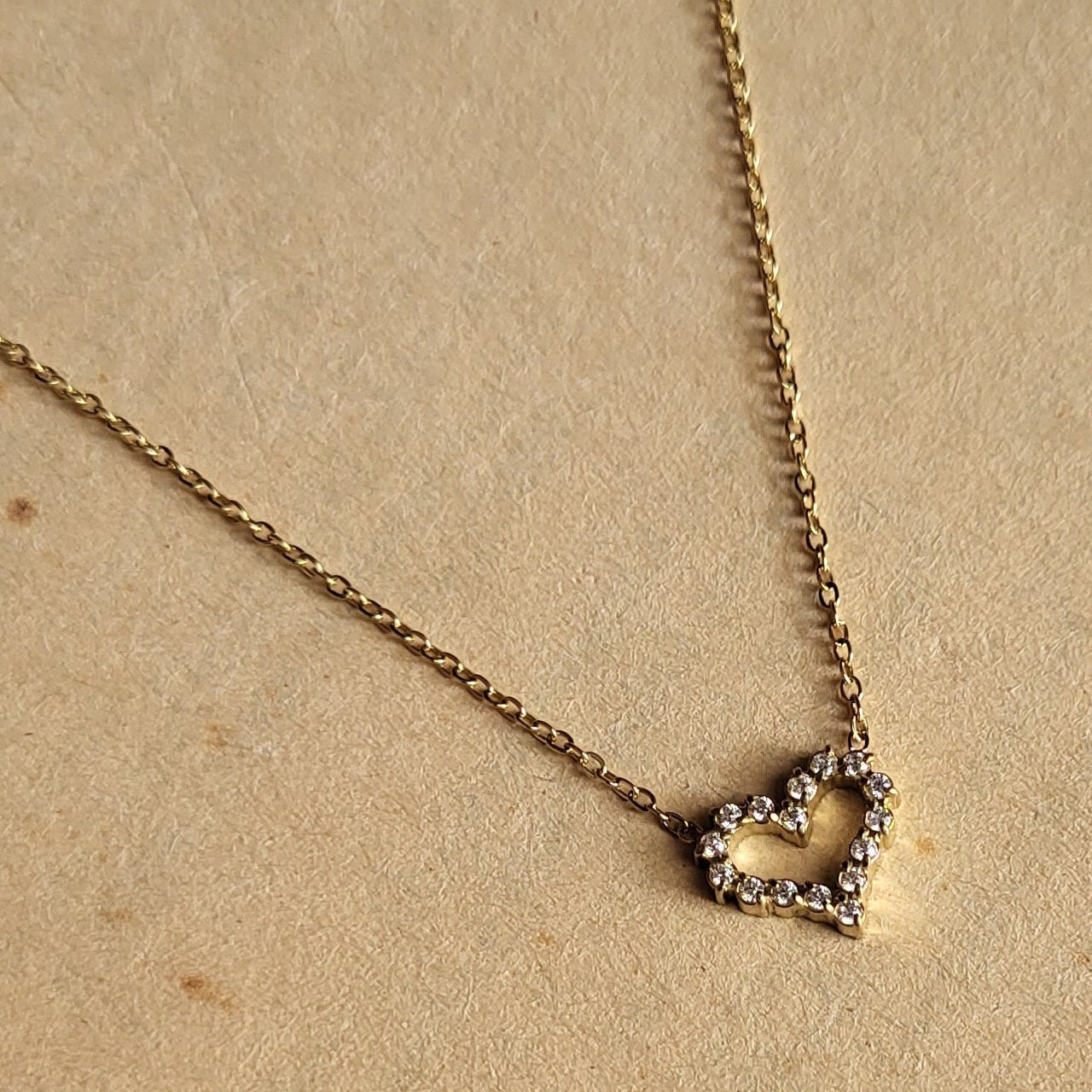 Hollow heart pendent chain
