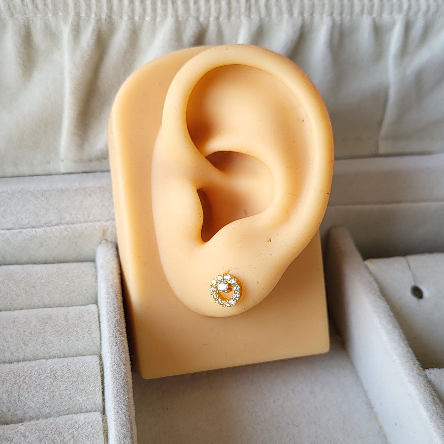 Sejal mini studs (ball screwback)