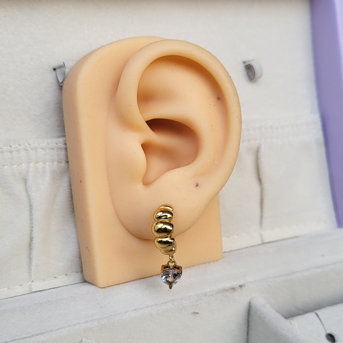 Sona hook studs
