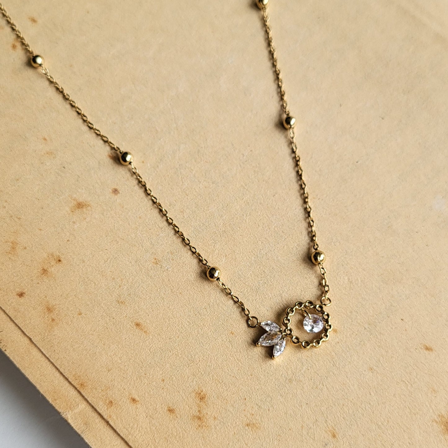 Leaf pendent chain