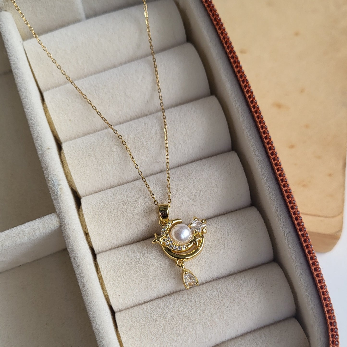 Moon pendant chain