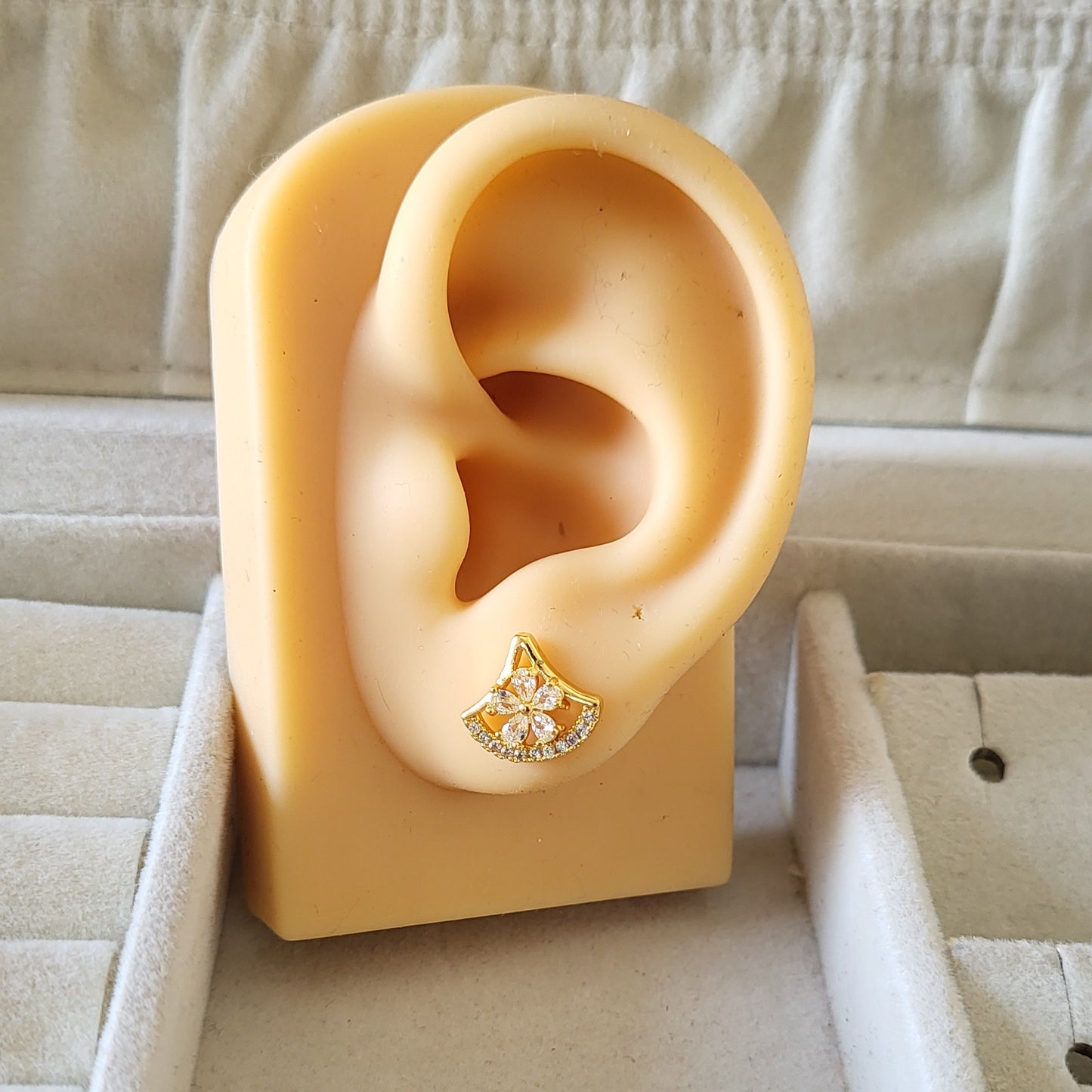 Daisy studs