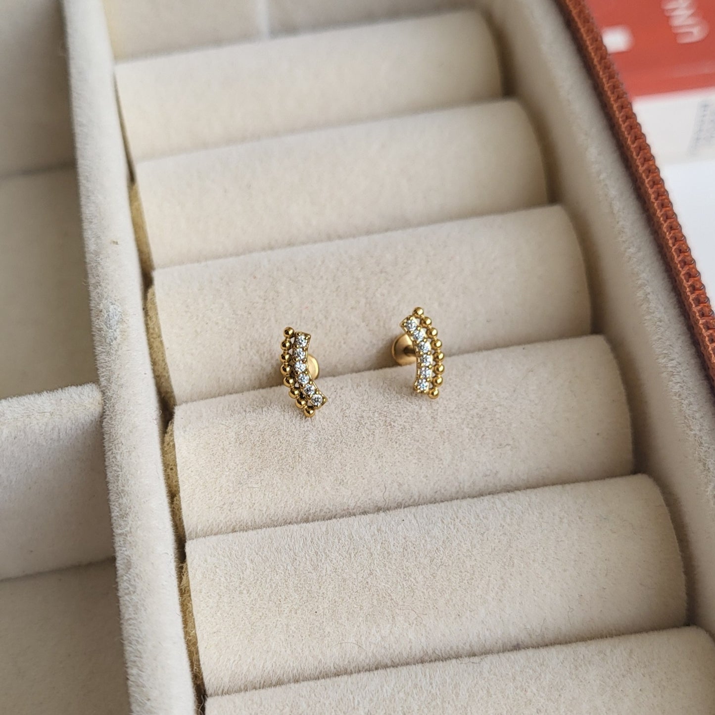 Goldie flat screwback studs