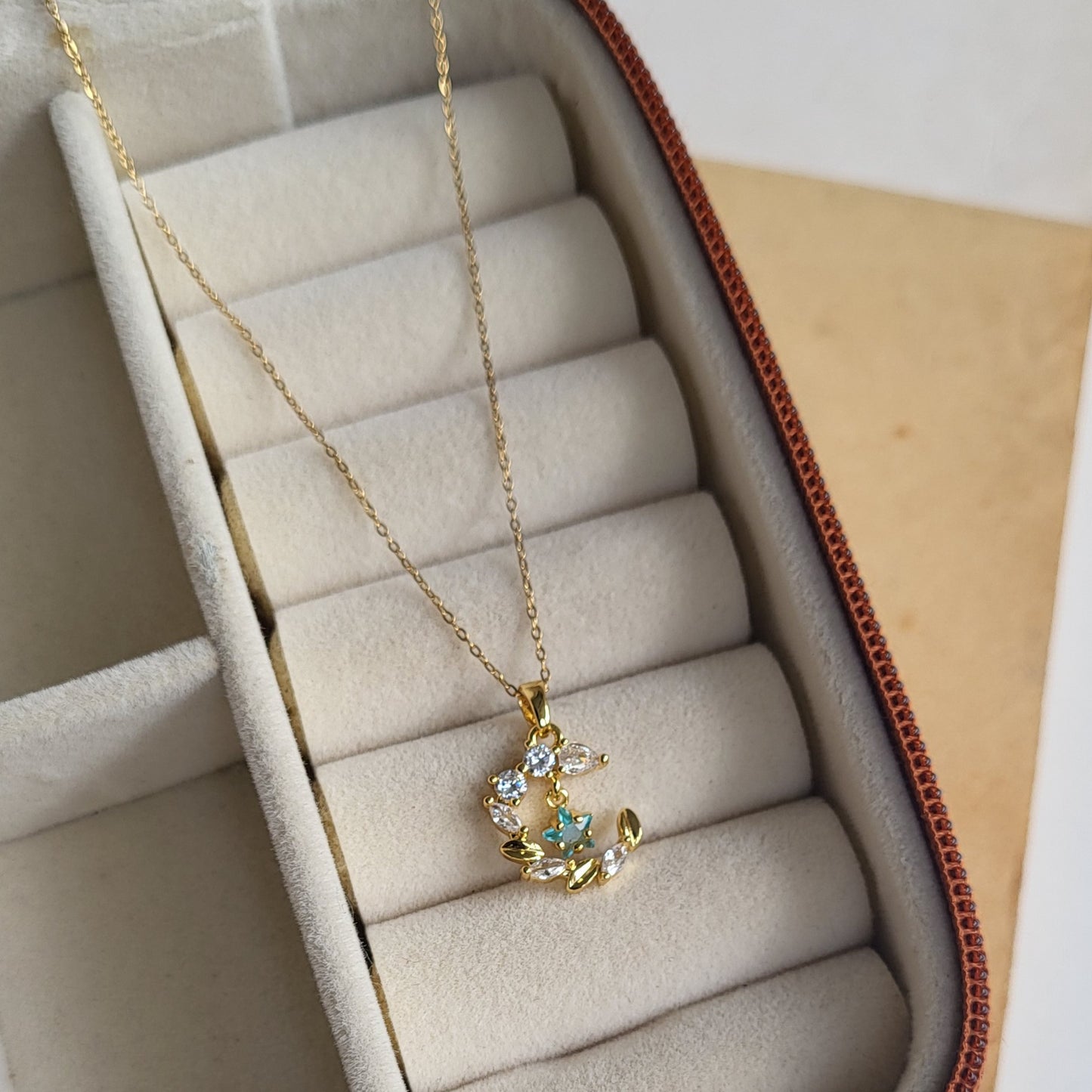 Moon star pendent chain