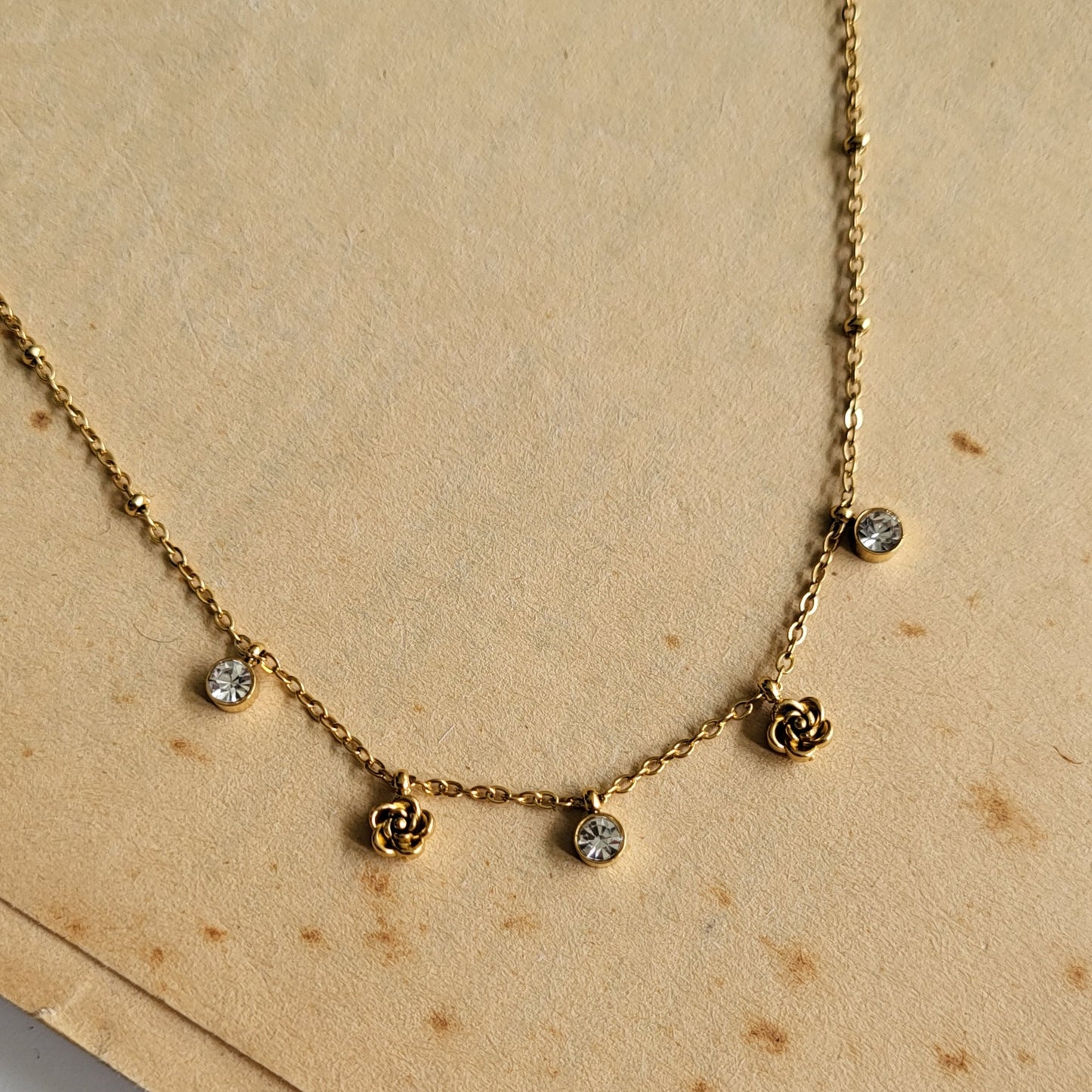 Roja necklace