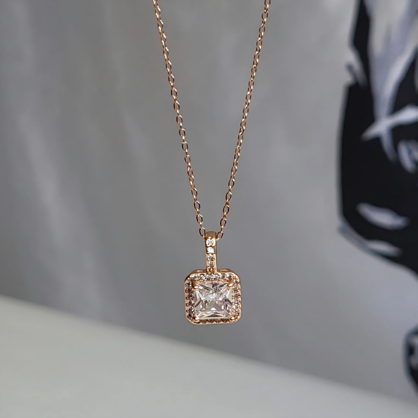 Tira Pendant chain