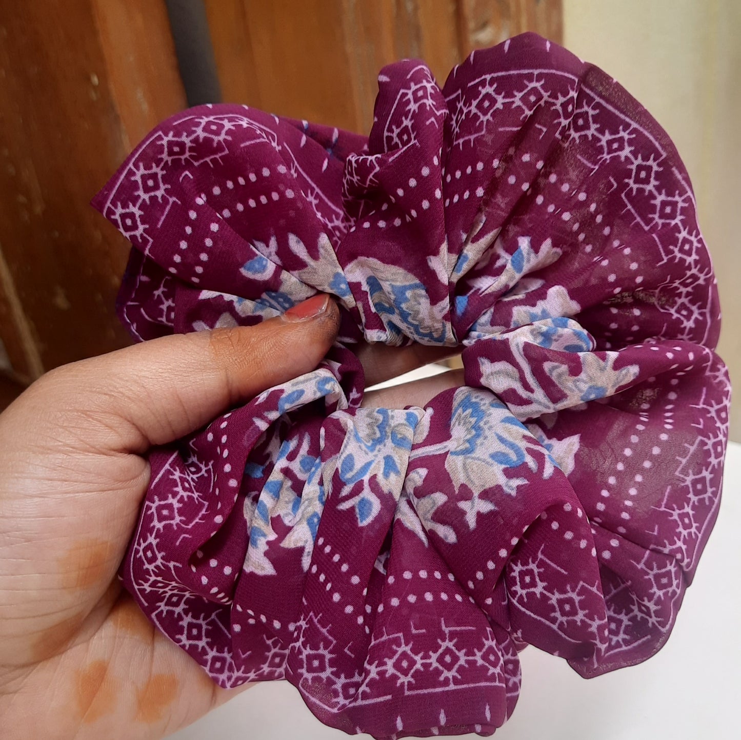 Megan-Maroon XXL scrunchie
