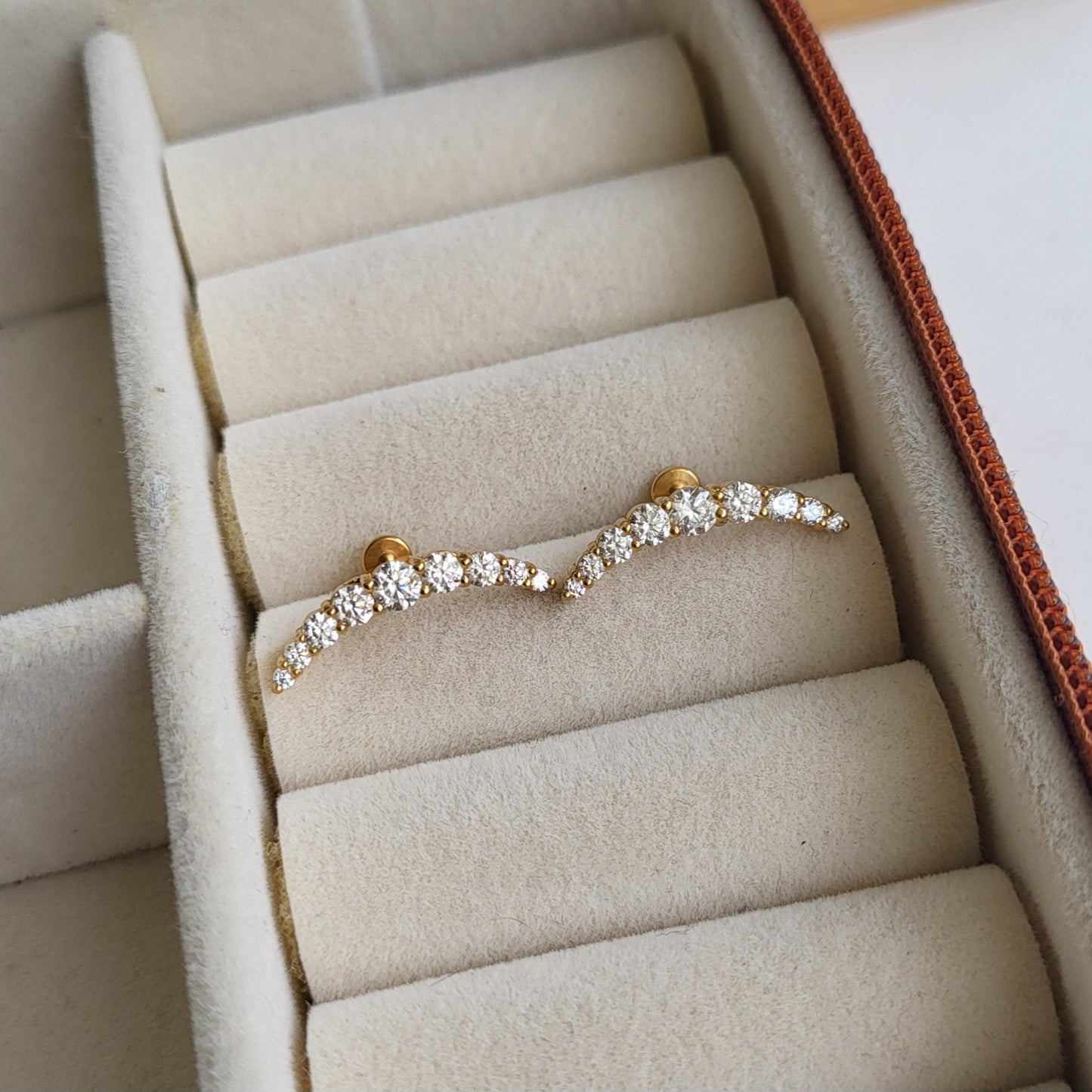 Luna flat screwback studs
