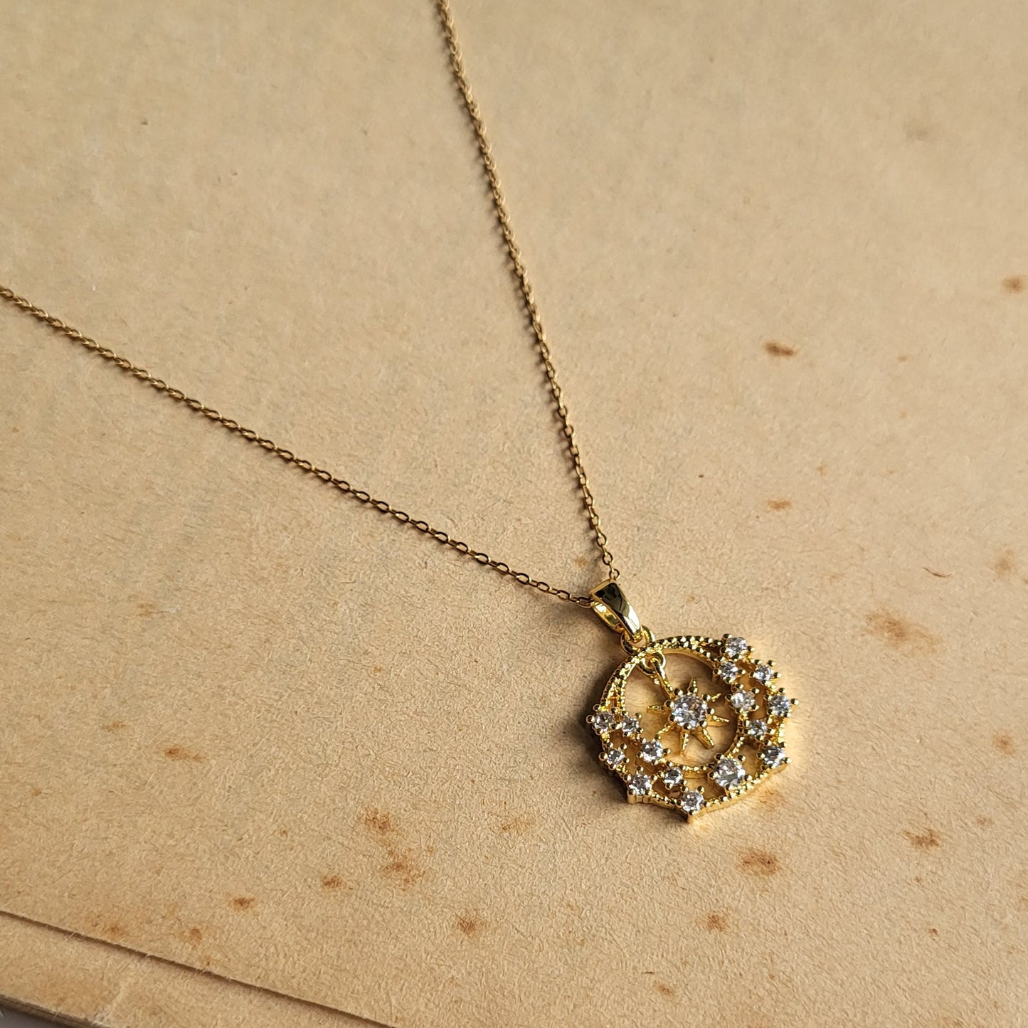 Stella pendant chain