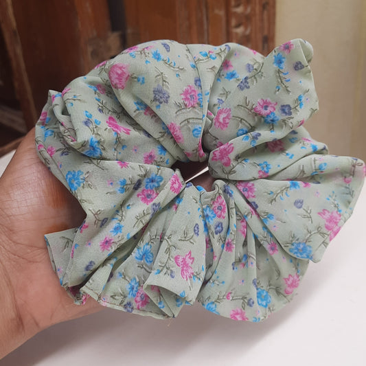 Olive  garden XXL scrunchie