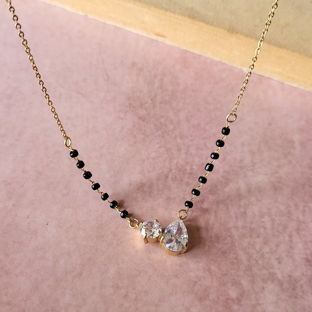 Lolita mangalsutra