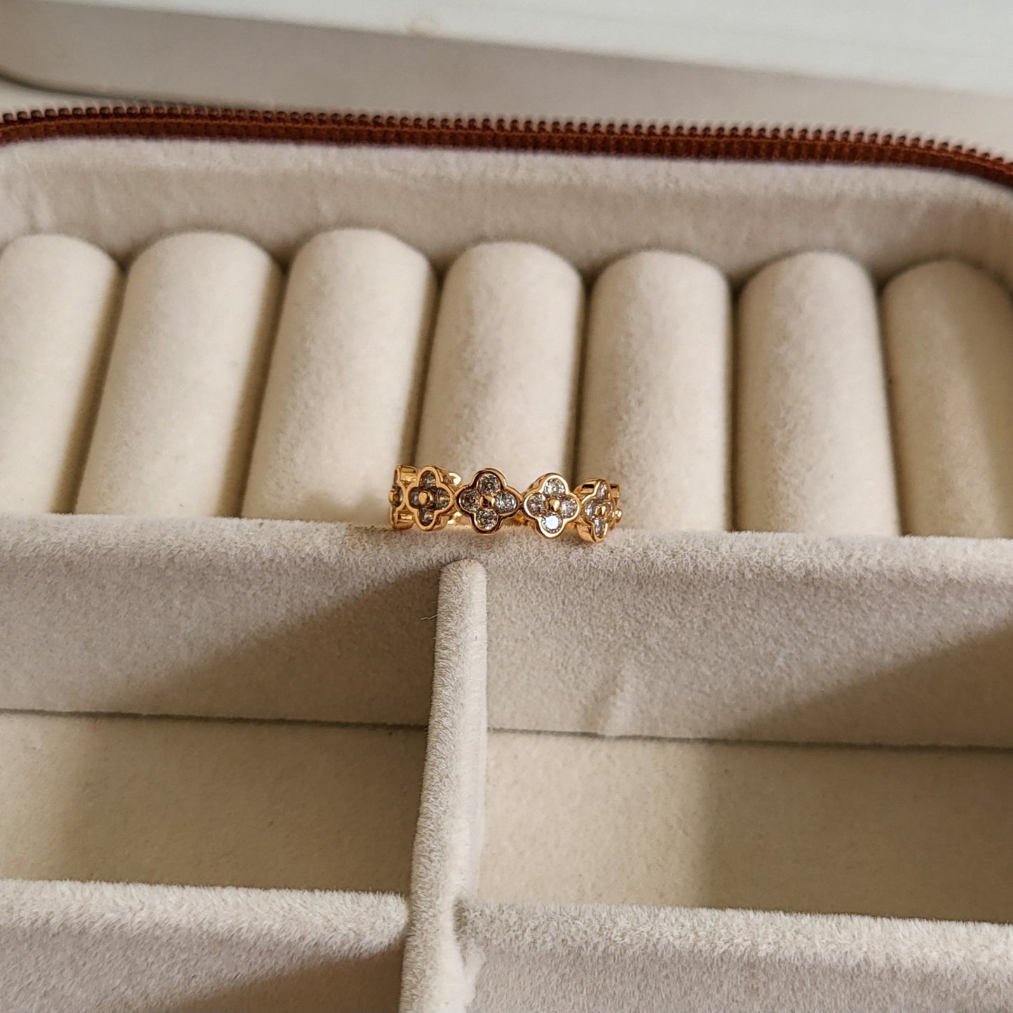 Clover ring