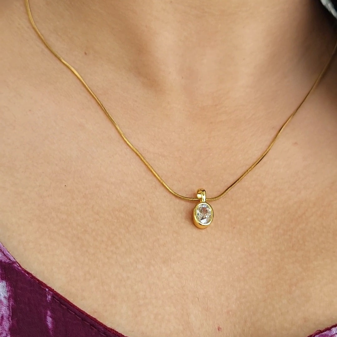 Oval pendant chain