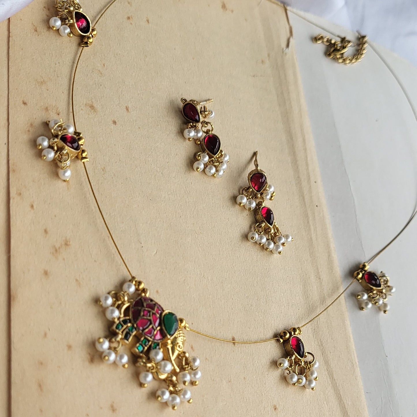 Elephant invisible necklace
