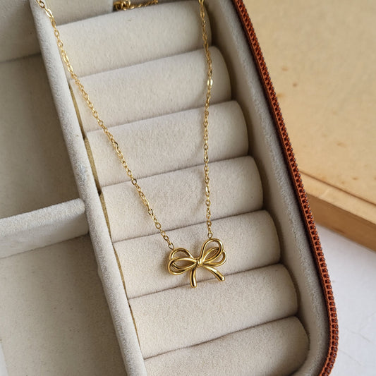 Goldie Bow pendent chain