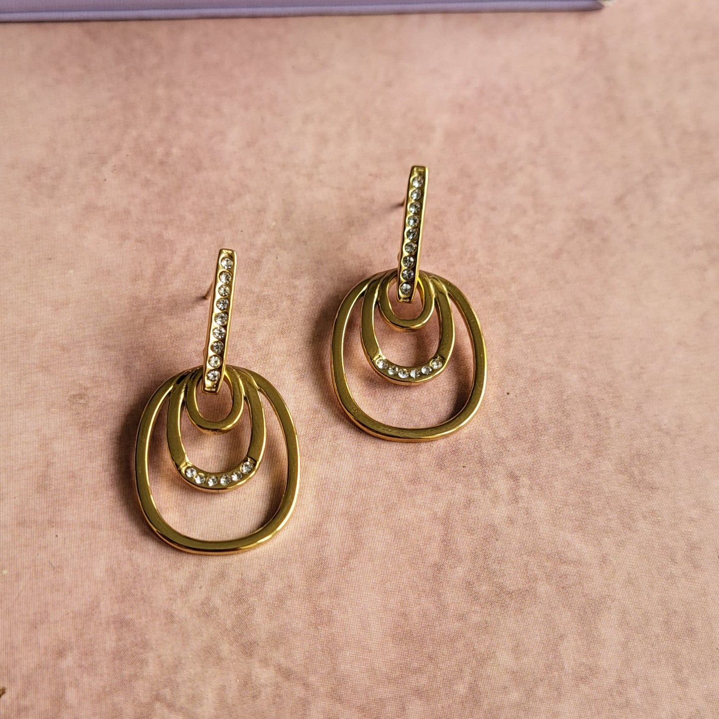 Wave drop studs