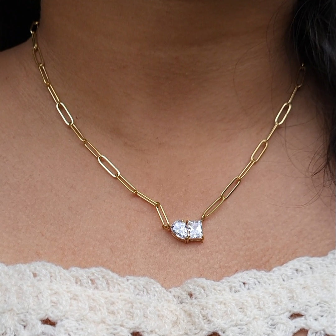 Goldie pendent chain
