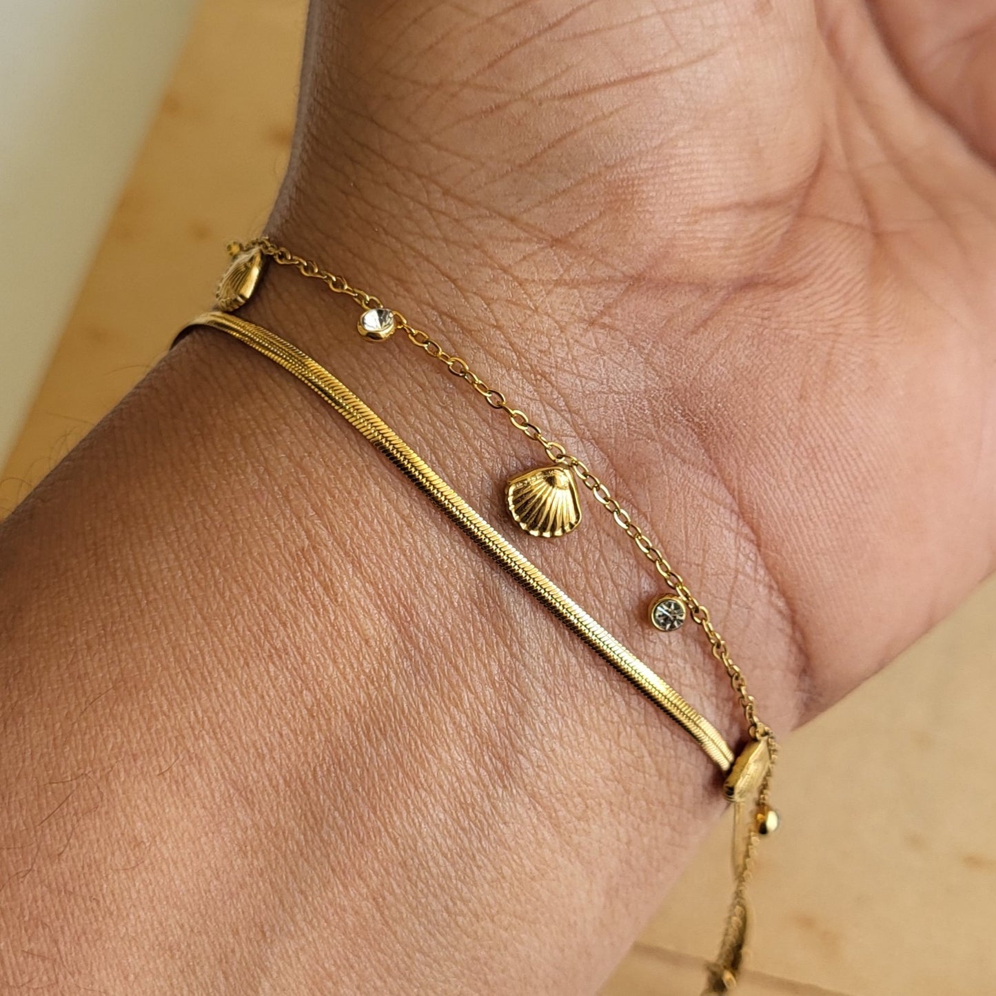 SHELL dainty bracelet