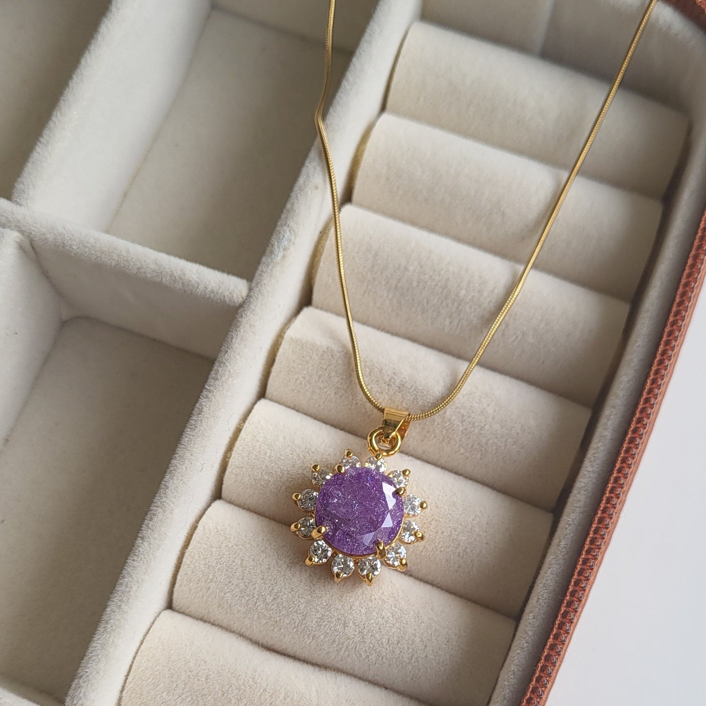 Princess pendent chain